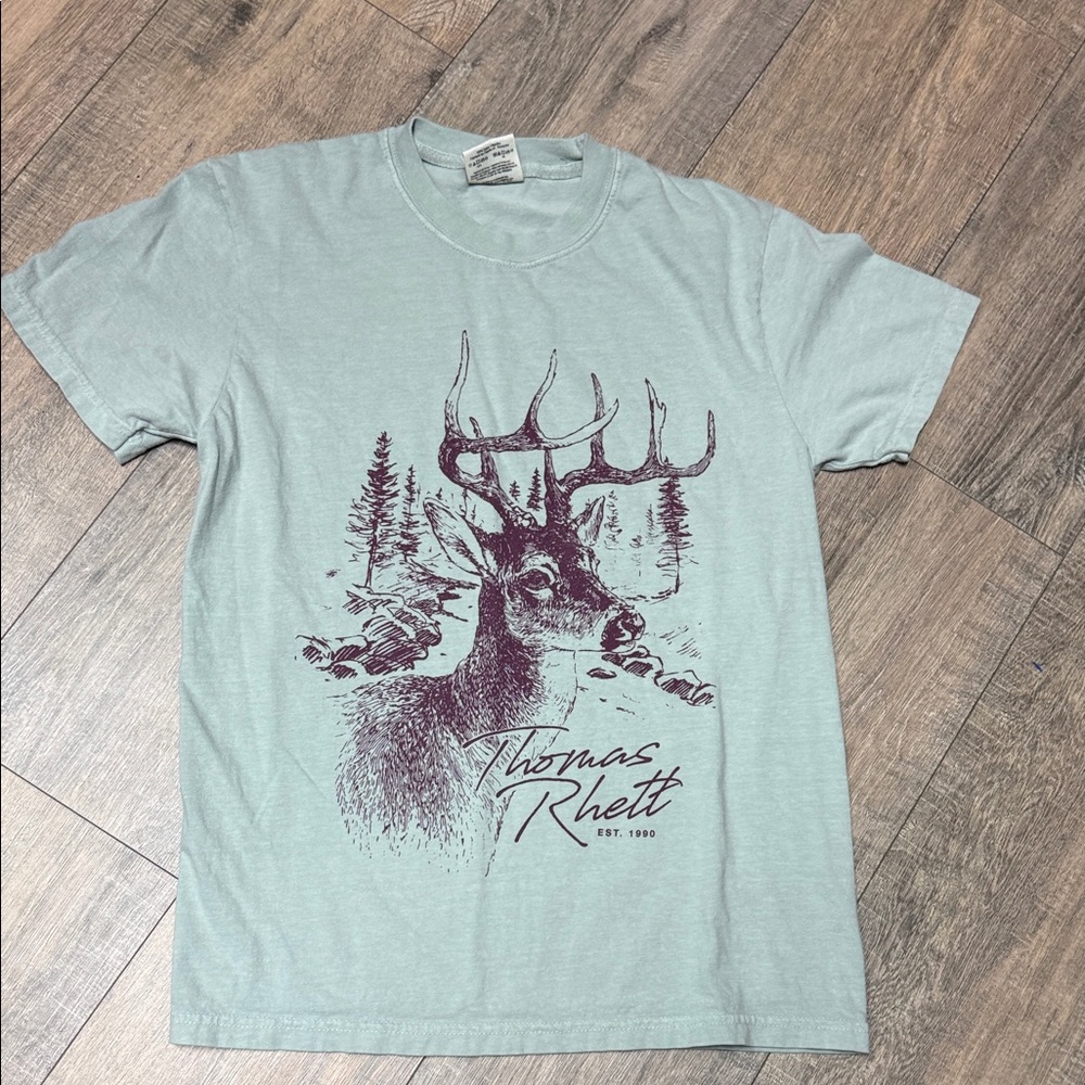Men's Light Sage Graphic Tee Thomas Rhett Deer Buck Graphic in Brown